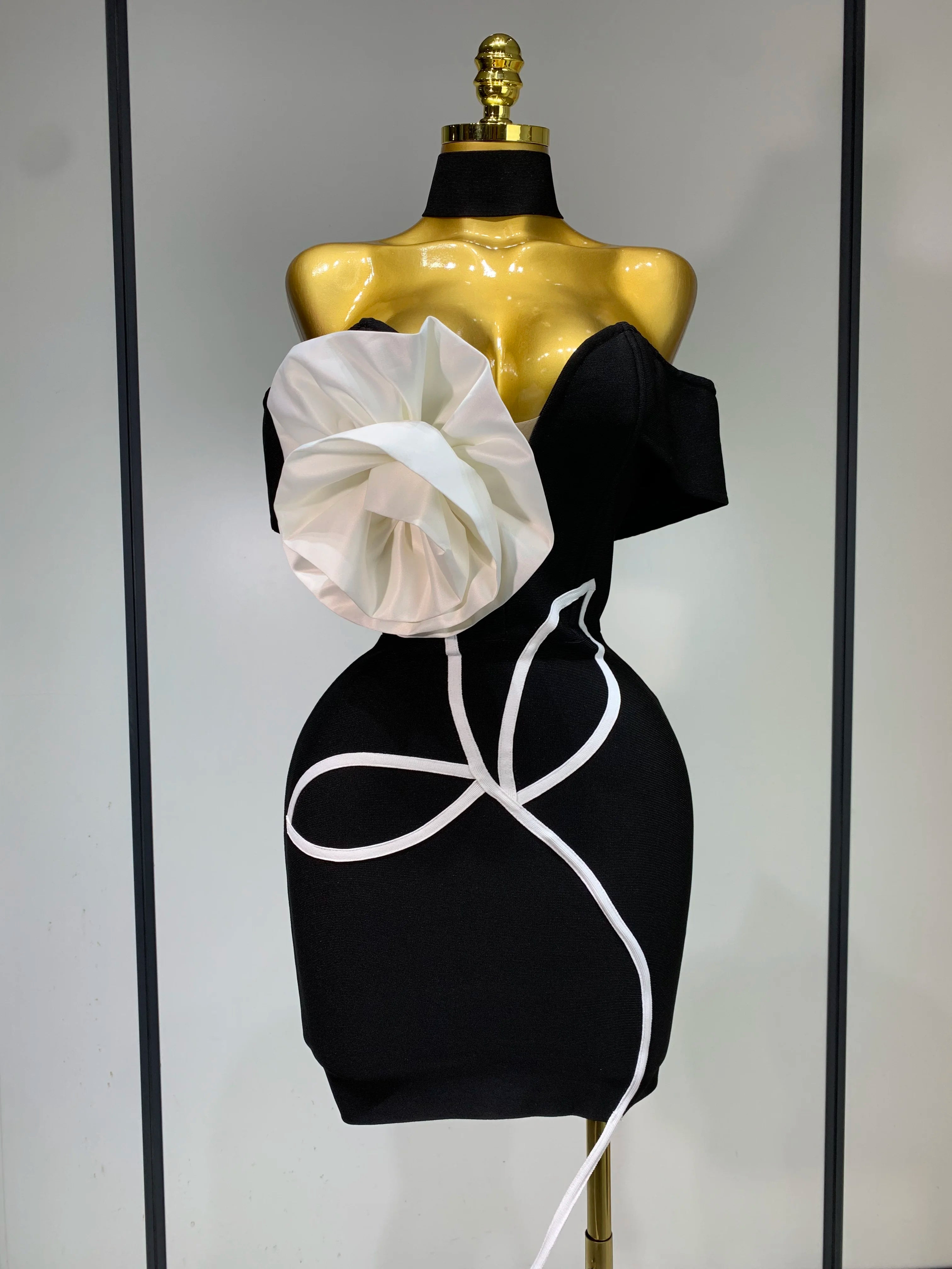 Women Sexy Off Shoulder White Flower Black Mini Bodycon Bandage Dress Luxury 2025 Celebrity Evening Club Elegant Party Gowns